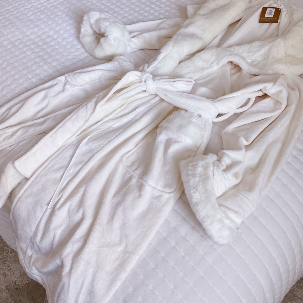 Alpaca Faux Fur Cozy Hooded Robe